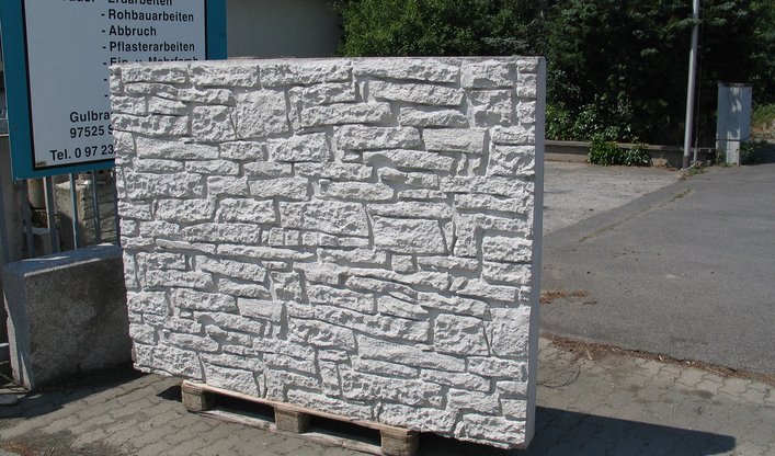 Mauerscheibe in Bruchsteinoptik – Dekorative und stabile Wandlösung für den Gartenbau